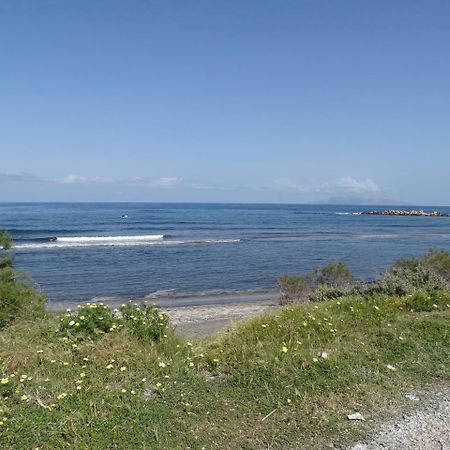 Nama Beach House Монолитос Екстериор снимка