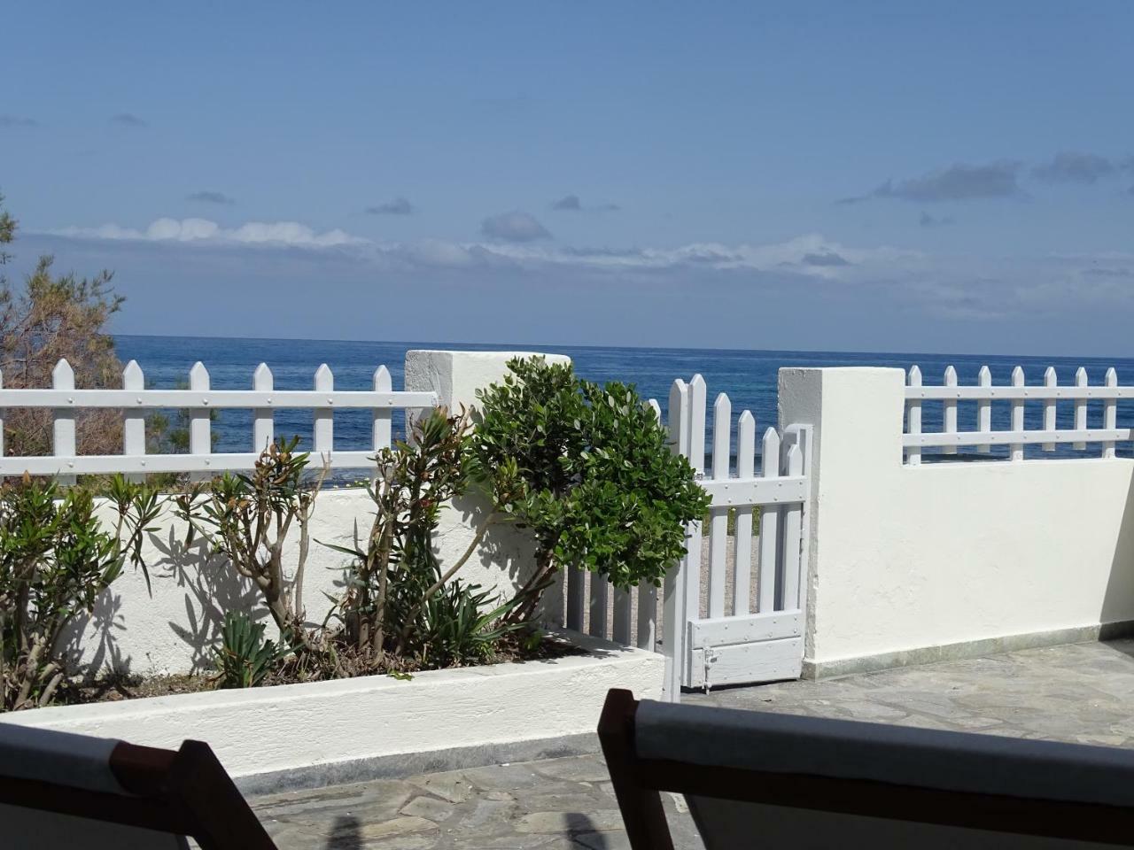 Nama Beach House Монолитос Екстериор снимка