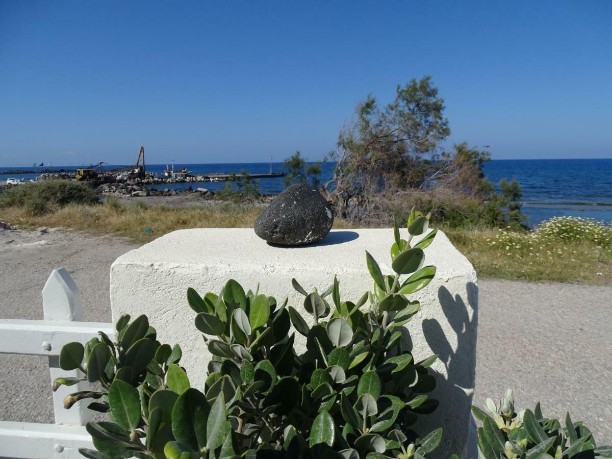 Nama Beach House Монолитос Екстериор снимка