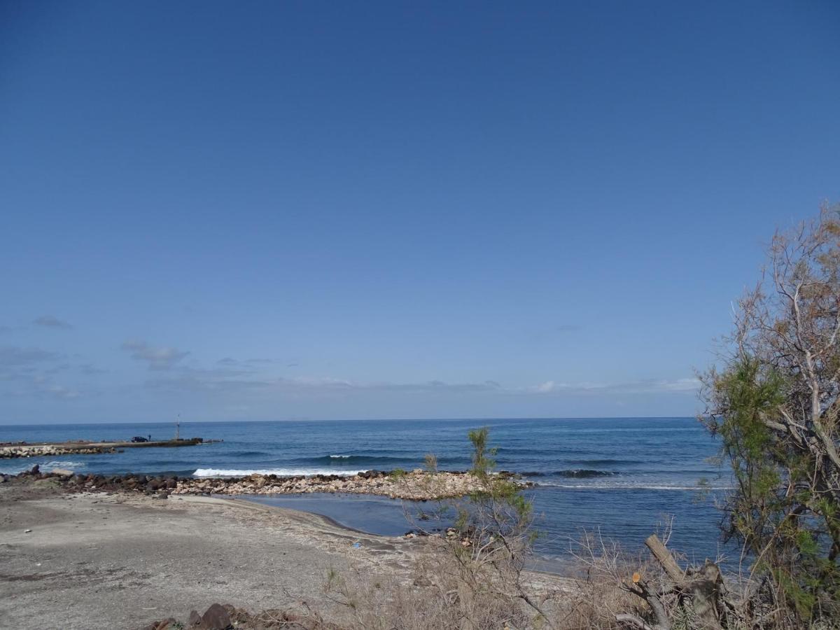 Nama Beach House Монолитос Екстериор снимка